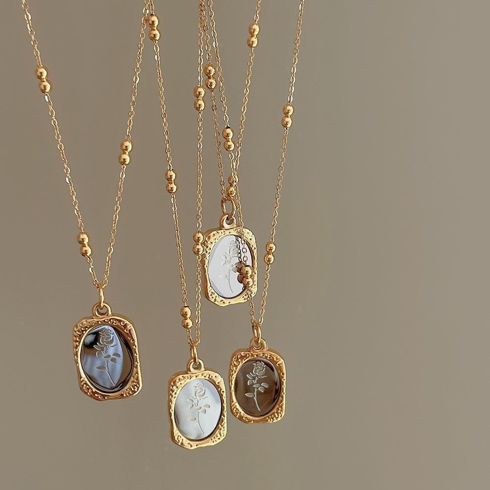 Vintage Fashion Tags - ヴィンテージ彫刻ローズペンダントネックレス女性用ゴールドメッキハンマードスクエアタグビーズチェーンファッションジュエリーギフト新作人気