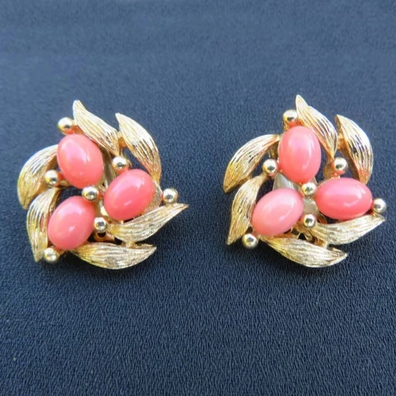 Vintage Fashion Vogue - ヴィンテージインレイピンクストーンフラワースタッドピアス女性のためのレトロ新しい流行エレガントな耳のアクセサリー宴会パーティージュエリー