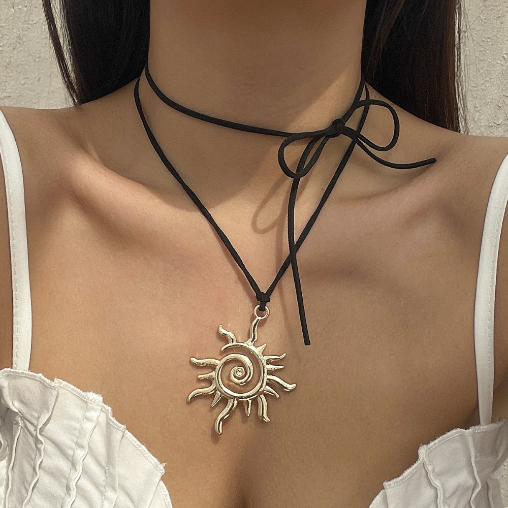 ファッションヴィンテージシックな太陽の形のペンダントネックレ - Vintage Fashion Vogue のレビューと価格