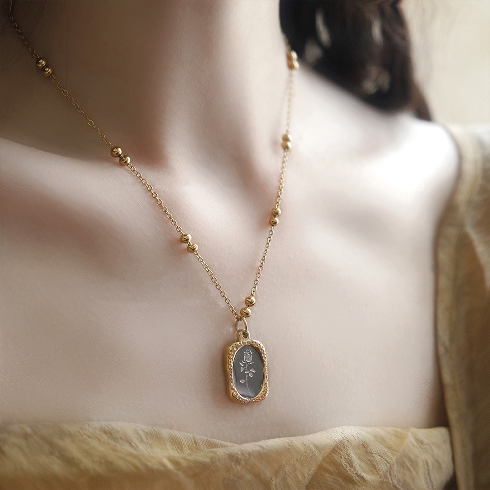 ヴィンテージ彫刻ローズペンダントネックレス女性用ゴールドメッ - Vintage Fashion Tags のレビューと価格