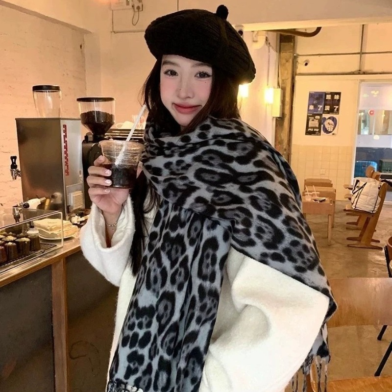 2025年ニューレトロシルクレオパード柄スカーフ軽量ソフト暖 - Vintage Fashion Patterns のレビューと価格