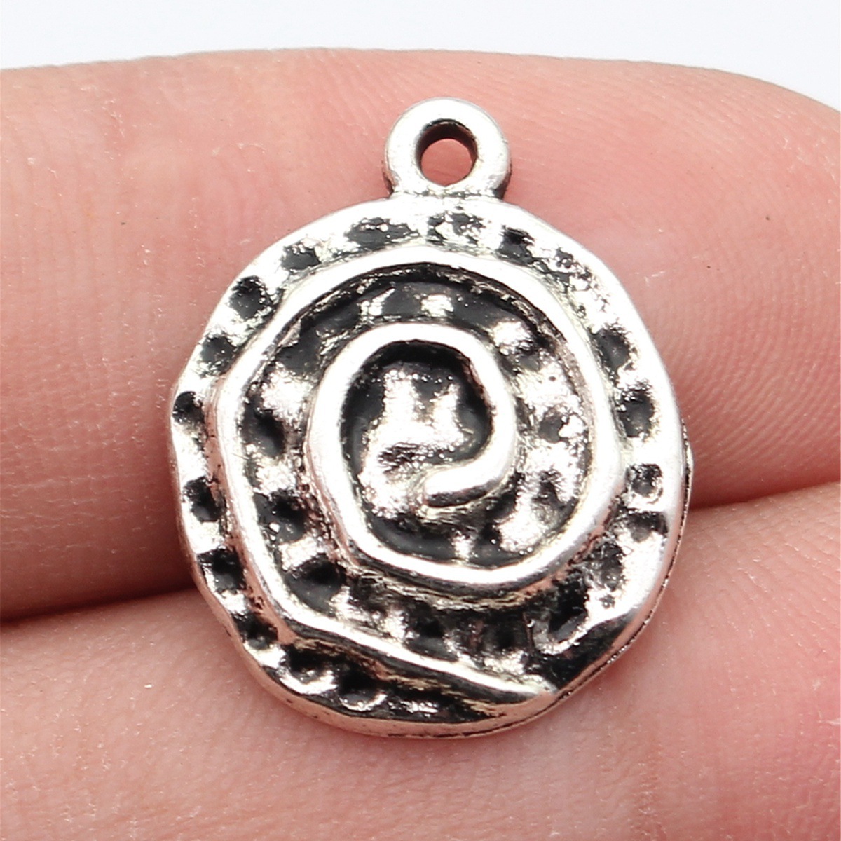 WYSIWYG 10 個 22x17mm 2 色アンティーク - Vintage Fashion Patterns のレビューと価格