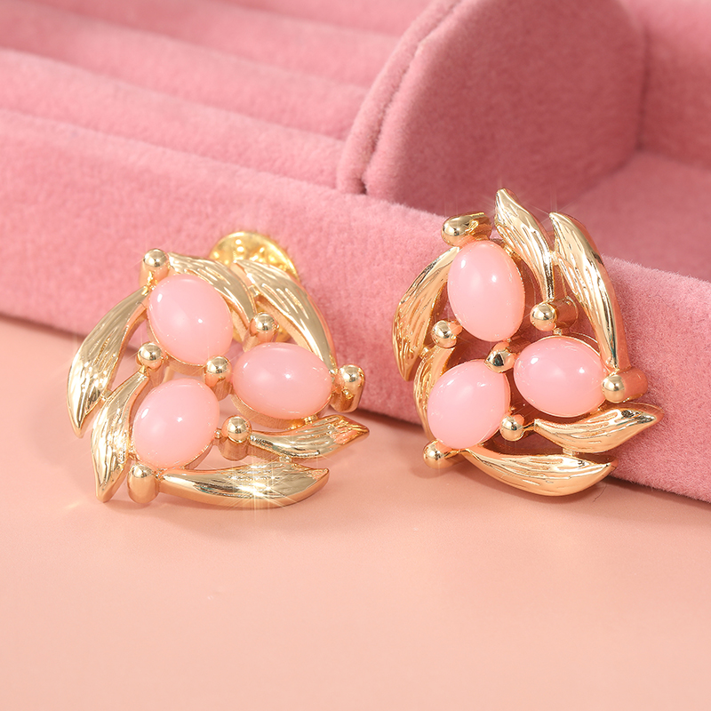 ヴィンテージインレイピンクストーンフラワースタッドピアス女性 - Vintage Fashion Vogue のレビューと価格