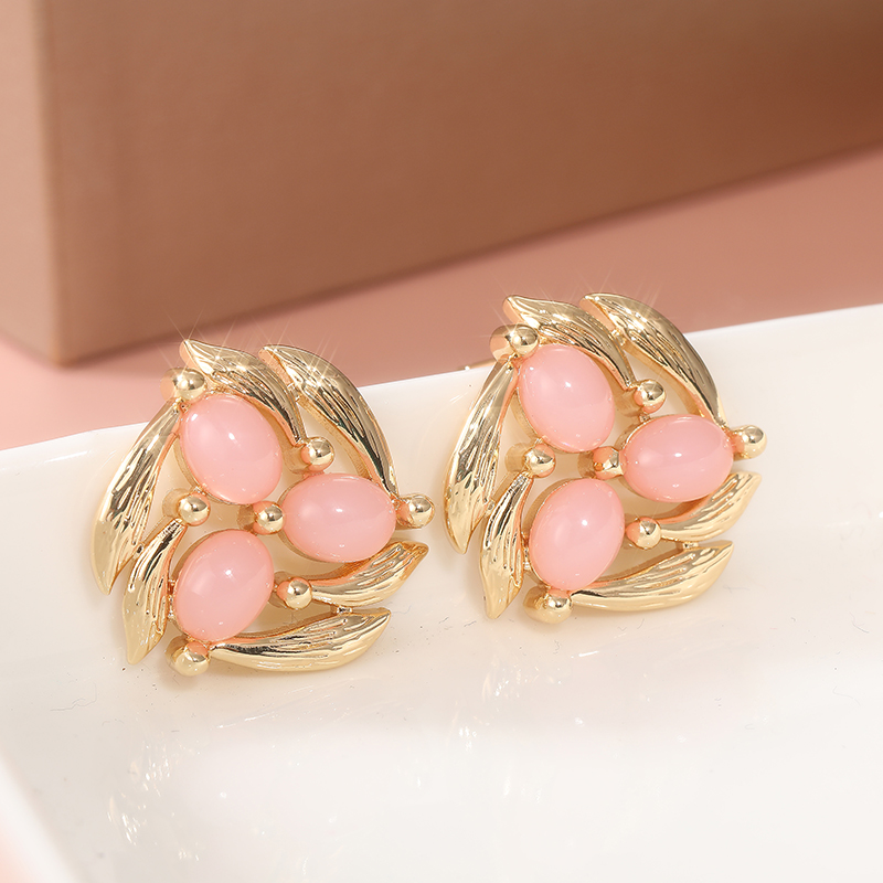 ヴィンテージインレイピンクストーンフラワースタッドピアス女性 - Vintage Fashion Vogue のレビューと価格